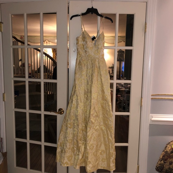 NWT Trixxi Junior’s Floral Jacquard Gown Yellow - Picture 5 of 9